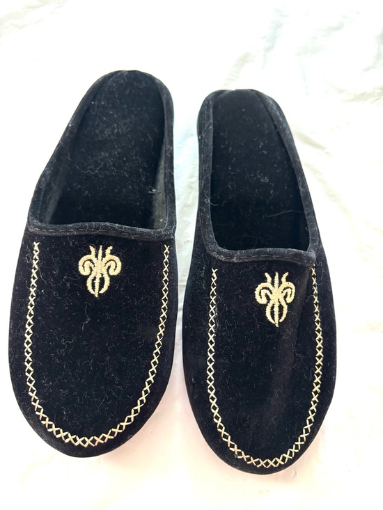Avsa Shoes - NWOT Avsa Black Velvet Slip-On Mule Slippers with Gold Stitching SZ 7.5 Euro 38